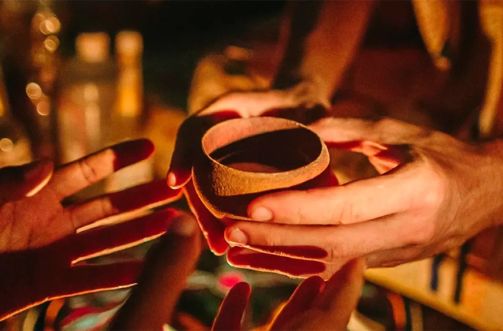 Beneficios de la Ayahuasca y el Poder de la Intención en el Ritual Sagrado Beneficios de la Ayahuasca y el Poder de la Intención en el Ritual Sagrado