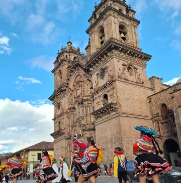 Agencia de viajes en Cusco tours en Cusco tours en Peru Machu Picchu Valle Sagrado Laguna Humantay Montaña de Colores y experiencias espirituales andinas